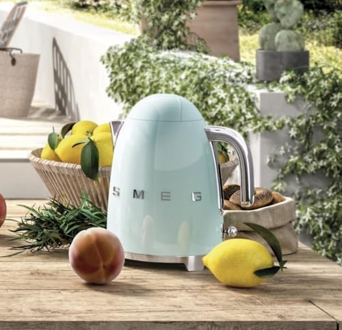 Retro style 7-tank electric kettle. featuring automatic power-off function. detachable base and water level indicator. with matte Canobrandt finish.